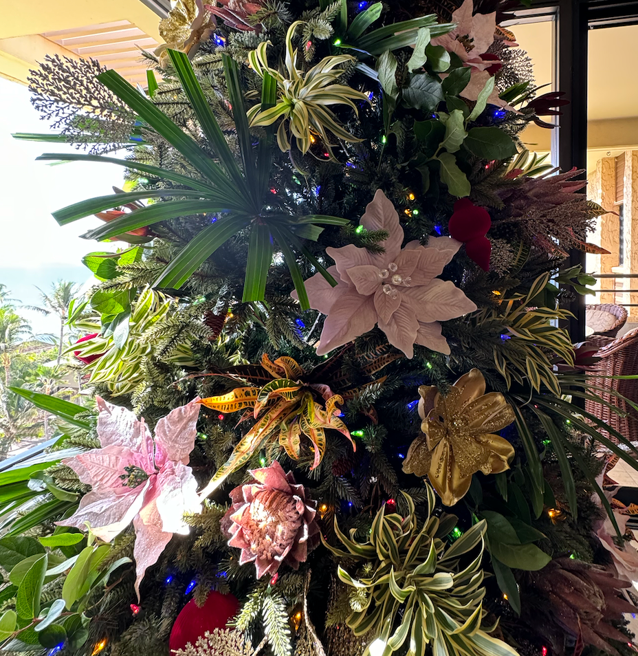 A Maui Christmas Tree Decor Set Up